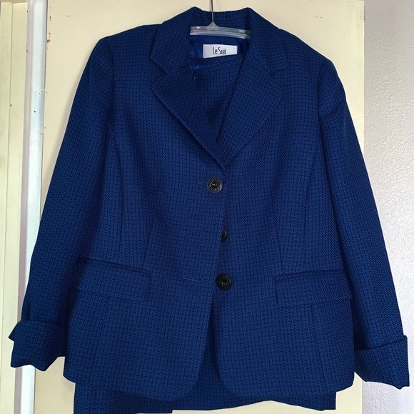 Two Le Suit interview Suits Size 12 and 14 - Picture 7 of 7
